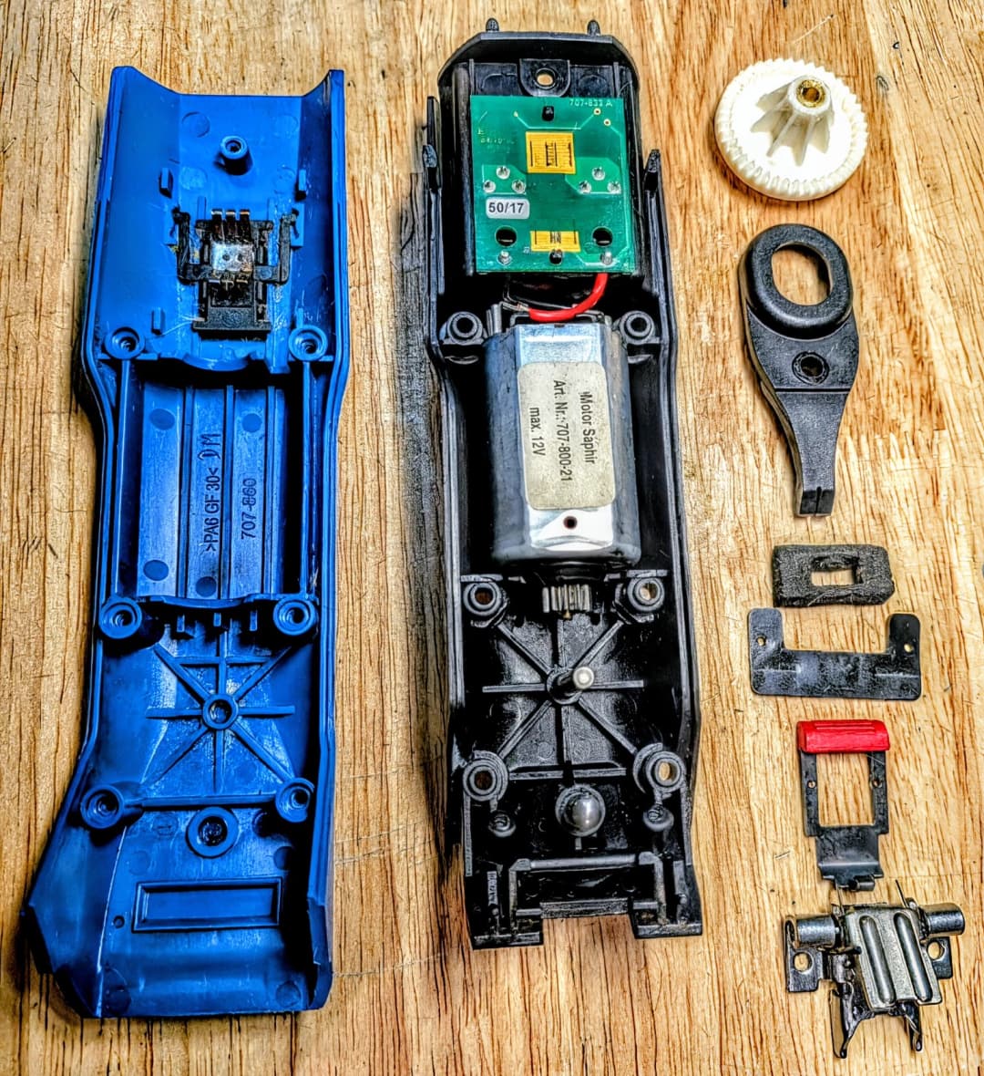 Révision de tondeuse professionnelle avec contrôle et nettoyage.